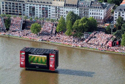 frankfurt_fans_04.jpg