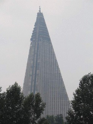Ryugyong_Hotel_2.jpg