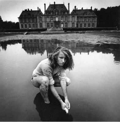 girl collecting gold fish,France.jpg