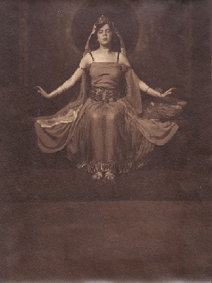 F.Drtikol-''Kleopatra''(1919).jpg