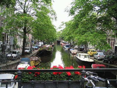canal amsterdam.jpg