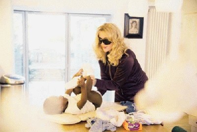 Madonna-nappy-changing.jpg