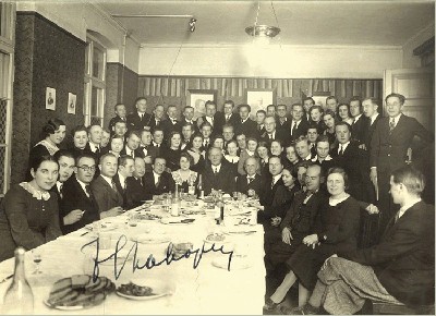 Shaliapinas tarp Klaipedos operos statytoju ir atlikeju 1934 m..jpg