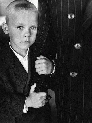 1964_The_Fathers_Hand._Ignalina-Sutkus.jpg