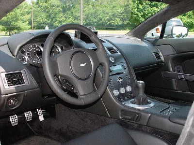 aston_martin_v8_vantage_09.jpg