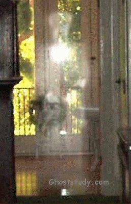 doorapparition02.jpg