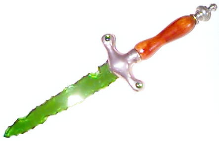 Glass_Dagger_by_BLOODSTORME.jpg